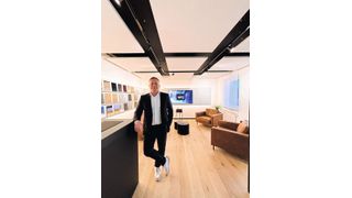 Milan Krumbe ist Geschäftsführer der Alanod GmbH & Co. KG und kann auf eine internationale Karriere zurückblicken. Nach seiner Ausbildung und einem Chemie-Studium erwarb er einen MBA, um seine Managementfähigkeiten zu schärfen. Krumbe hat bei führenden globalen Unternehmen in der Chemieindustrie Erfahrung gesammelt. Er ist bekannt für seine strategische Vision, die auf Innovationskraft, Geschwindigkeit und nachhaltigem Wirtschaften basiert. Seine Zielsetzung ist es, Alanod als Vorbild im deutschen Mittelstand zu etablieren. (Bild: Alanod GmbH & Co. KG)