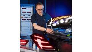 Im Berliner Lichttechniklabor werden Beleuchtungs-Typprüfungen durchgeführt. (TÜV Rheinland)