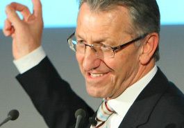 Ernst Baumann, langjähriges Vorstandsmitglied für Personal- und Sozialwesen der BMW AG, plädiert für eine strategische Personalpolitik: „Ziel ist es, frühzeitig festzustellen, welche Menschen wir wann, in welcher Qualifikation an welchem Ort brauchen.“ (Archiv: Vogel Business Media)