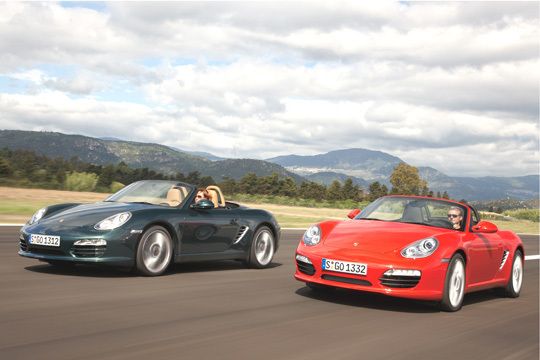 Auch Porsche plant die Rückkehr zu vier Zylindern: Die Baureihen Boxster und Cayman könnten in der nächsten Generation von aufgeladenen Vierzylinder-Boxermotoren angetrieben werden. Ziel ist es, das derzeitige Leistungsniveau (188 kW/255 PS) zu halten und gleichzeitig den Verbrauch zu senken. (Archiv: Vogel Business Media)