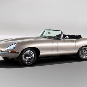 Der Jaguar E-Type Zero basiert auf einer Konzeptstudie aus dem Jahr 2017.(Bild:  Jaguar Land Rover)