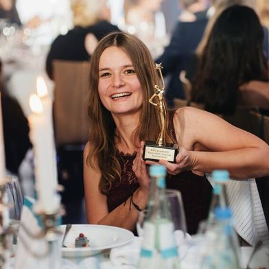 Vanessa Borst gewinnt die Platin-Auszeichnung der Women in eHealth in der Kategorie „Young Leader“ bei den WIN-Awards 2025. (Bild: © Manuell Emme Fotografie)