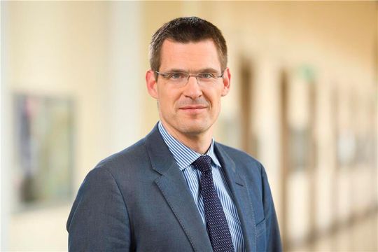 Mieses Zeugnis! Professor Niklas Potrafke vom Ifo-Institut gibt hier Auskünfte über die momentane Lage des Standorts Deutschland für die Industrie: „Damit es dem Wirtschaftsstandort Deutschland wieder besser gehen kann, werden Reformen benötigt“.(Bild:  Ifo-Institut)