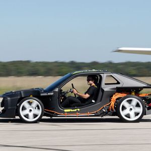 Im Umfeld der IAA hat der Hersteller des Elegend zur ersten Fahrt in einem Rolling Chassis gebeten.(Bild:  Elegend)