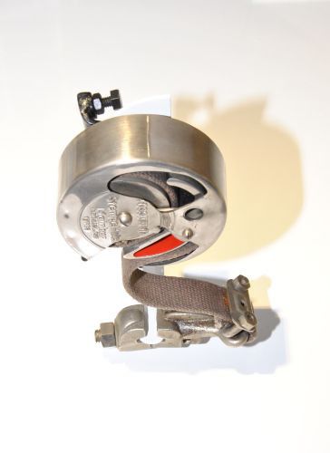 Eine frühe Form des Stoßdämpfers: Ein sogenannter „Banddämpfer“ wie man ihn beispielsweise für den Opel Laubfrosch fertigte. (Foto: Dominsky)