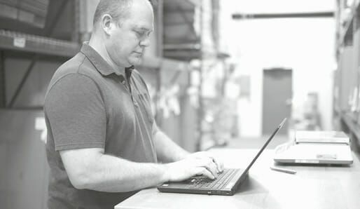 (Quelle:  TheStandingDesk on Unsplash)