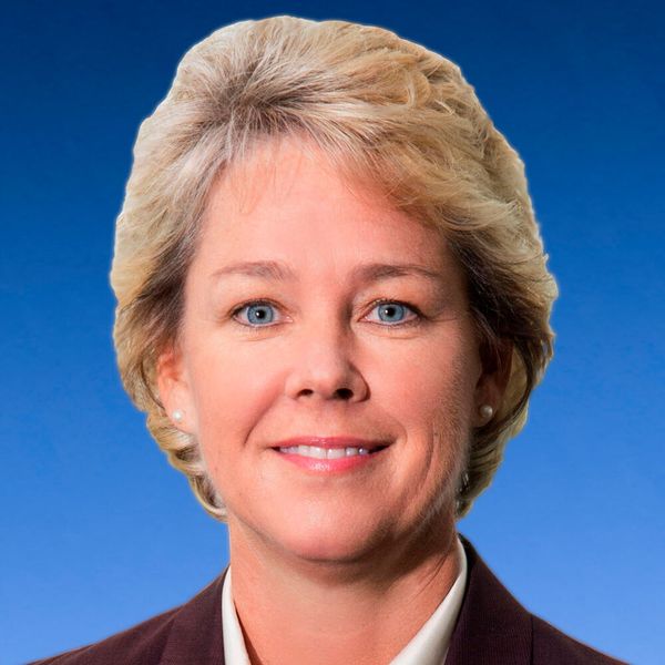 Lisa A. Davis, eine leitende Angestellte mit mehr als drei Jahrzehnten Führungserfahrung in der Energie- und Fertigungsindustrie, ist dem Verwaltungsrat von Air Products beigetreten.  (Air Products)