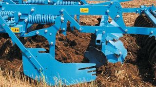 Durch die schmierfreien Kunststoffgleitlager von Igus im Überlastelement des Karat 9 von Lemken kann auf eine nachträgliche Schmierung komplett verzichtet werden. (Lemken)