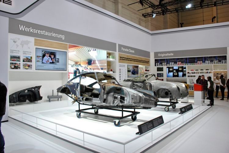 Ihr Know-how in Sachen Restaurierung demonstrierten die Porsche Werkstangehörigen an zwei eindrucksvollen Beispielen. (Dominsky)