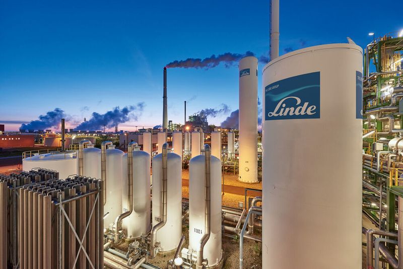 Linde errichtet am konzernweit größten Komplex für die Gaseerzeugung in Leuna einen zusätzlichen Wasserstoff-Verflüssiger. (Linde)
