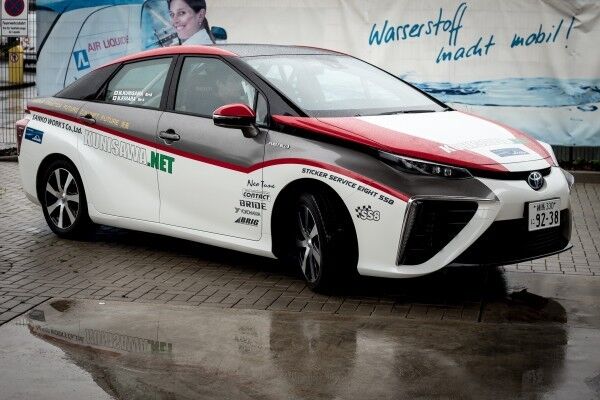 Premiere bei der ADAC-Rallye 2015: Der Toyota Mirai ist das erste Vorausfahrzeug mit Brennstoffzellenantrieb bei einem hochklassigen World-Rallye-Championship-Event. (Bild: Toyota)