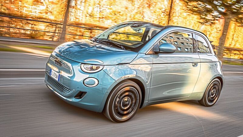 Platz 1 bei den Elektroautos im Januar 2022: Fiat 500 E, 1.261 Neuzulassungen (FCA)