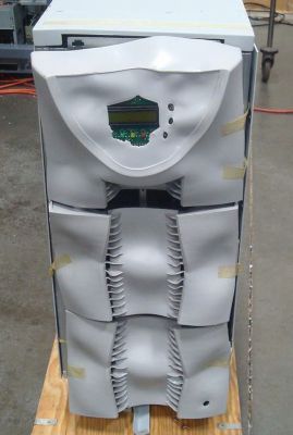 Beim HALT-Test werden die Anlagen nicht nur nach realistischen Vorgaben sondern bis zur Versagensgrenze belastet. Dazu zählen etwa Temperaturschwankungen um 140 K alle 30 Minuten und Vibrationen bis 30 G. (Bild: Powervar)