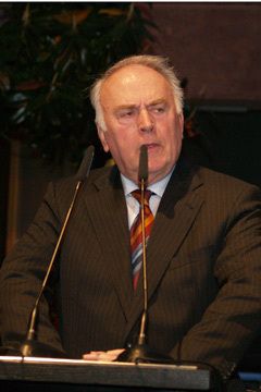 Prof. Dr. Wolfgang Böhmer, Ministerpräsident des Landes Sachsen-Anhalt, vertrat seinen Kollegen Stanislav Tillich, Ministerpräsident des Landes Sachsen. (Archiv: Vogel Business Media)