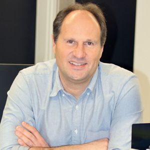 Der Physiker Prof. Dr. Thomas Huser koordiniert das Programm „DeLIVER“.