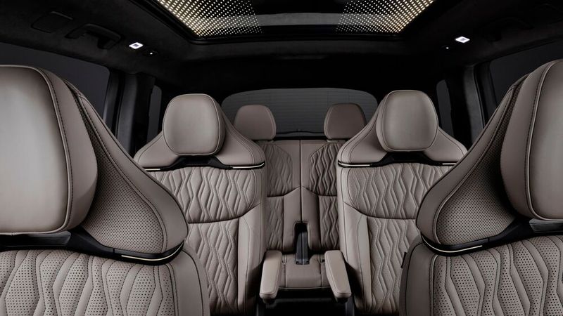 Drei Sitzreihen bietet der Q9. Die mittlere Reihe gibt es mit zwei oder drei Sitzgelegenheiten. (Bild: Audi)