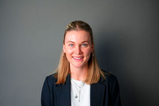 Lena Quatmann, Digitalexpertin der Anders-Gruppe: „Die starke Social-Media-Präsenz hat einen Effekt auf die ganze Autohausgruppe."(Bild:  Anders-Gruppe)