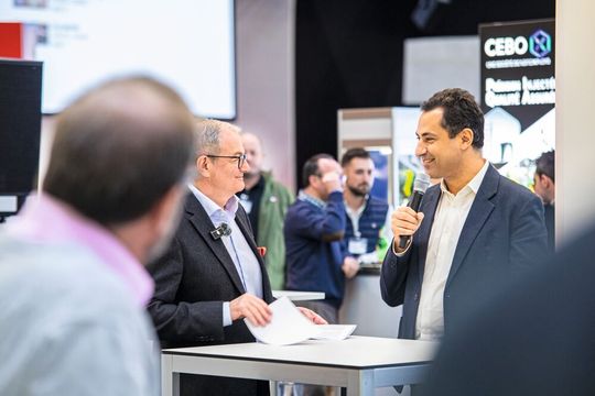 De gauche à droite : Jacques Bersier, ancien Directeur du Swiss Polymers Cluster et Raphaël Hatem, Directeur du Swiss Polymers Cluster(Source :  HERY GISEL)