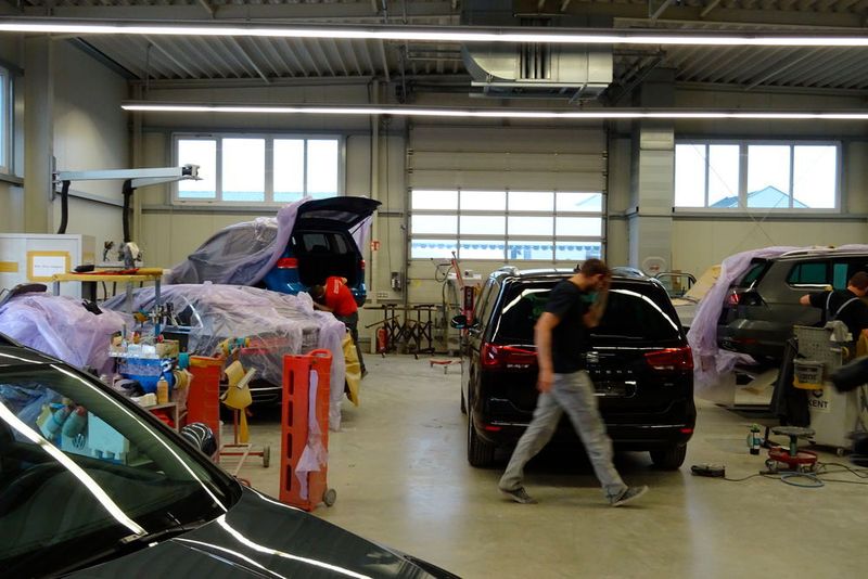 Auto Bierschneider legt großen Wert auf eine professionelle Aufbereitung der Fahrzeuge. (Christoph Seyerlein)