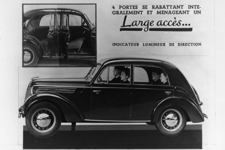 Der Juvaquatre markiert 1938 eine Revolution bei Renault. Der Kleinwagen ist Renaults erstes Modell  mit Einzelradaufhängung und selbsttragender Karosserie. Mit seinen in die Karosserielinie statt in die Kotflügel integrierten Scheinwerfern und seiner nach hinten geneigten Windschutzscheibe ist er auch optisch der letzte Schrei. Zweiter Weltkrieg und Besatzungszeit bringen die Karriere nach verheißungsvollem Start jäh zum Erliegen. Nach Kriegsende baut Renault die viersitzige Limousine noch bis 1948 weiter. (Renault)