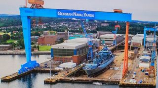 Noch ist die Kieler Marinewerft German Naval Yards unter französischer Kuratel. Doch sowohl der U-Boot-Bauer TKMS als ganz aktuell auch der Düsseldorfer Rüstungskonzern Rheinmetall haben bereits Angebote abgegeben. Die Frage ist nun, wer das Rennen macht ... (Bild: German Naval Yards)