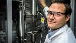 "Wir freuen uns, dass Heraeus den Wert der von uns entwickelten Katalysatortechnologie erkannt hat und sehen einer langen und für beide Seiten vorteilhaften Zusammenarbeit in diesem Bereich entgegen."
Prof. Dr. Christian Hulteberg, CEO und Gründer von Hulteberg Chemistry & Engineering  (Bild: Heraeus)