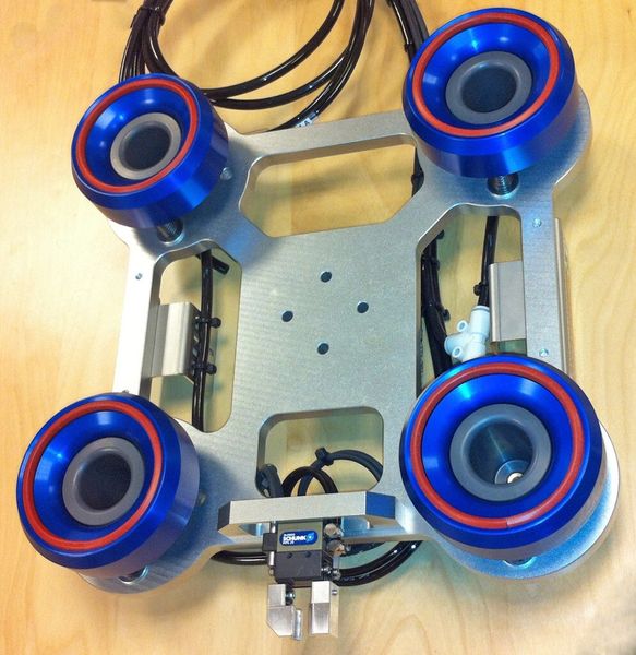 Vierfach-Entnahmehandling von Robotix mit zwei servoangetriebenen Hauptachsen für hohe Zykluskonstanz. (Bild: Maplan)