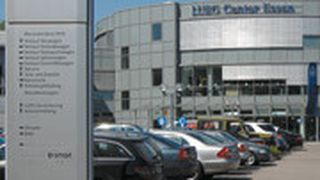 Das Mercedes- und Smart-Autohaus Lueg in Essen schafft es, trotz seiner Größe kundennah zu sein. (Foto: Lueg)