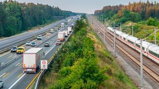 5G-ConnectedMobility an der A9 (Bild: obs/Ericsson GmbH)