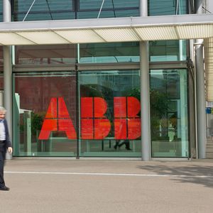 ABB will bis Ende 2017 1 Milliarde US-Dollar im Angestelltenbereich einsparen – zusätzlich zu den bereits laufenden jährlichen Einsparungen von 3 bis 5 % der Umsatzkosten.