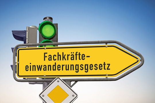 Diese Änderungen bringt das neue Fachkräfteeinwanderungsgesetz mit sich.(Bild:  hkama - stock.adobe.com)