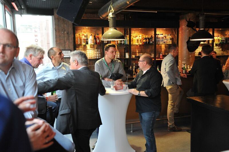 Abendveranstaltung im Café Ludwig mit interessanten Gesprächen. (8Soft)