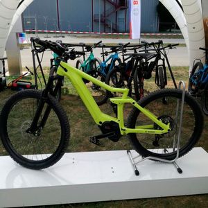Der neue Powertube-Akku von Bosch erlaubt eine Integration des Stromspeichers in den Rahmen, wie ein Mountain-Bike-Prototyp zeigt.