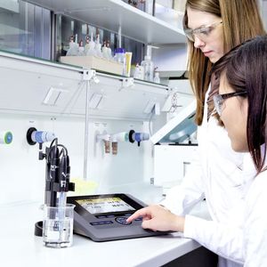 Abb. 2: Ein neues intelligentes Sensorkonzept hilft Anwendern nicht nur bei der Bestimmung von Standardparametern. 