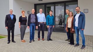 Die Projektbeteiligten: Kay Hartkopf-Ceylan (Polydiagnost), Dr. Jeannine Mißbach-Güntner (UMG, Institut für Diagnostische und Interventionelle Radiologie), Dr. Andreas Eing (Polydiagnost), Hawk-Prof. Dr. rer. nat. Christoph Rußmann (Hawk-Fakultät Ingenieurwissenschaft und Gesundheit, Dekan Gesundheit), Gundram Leifert (Planet AI), Dr. Helge Lange (Planet AI), Dr. rer. nat. Diana Pinkert-Leetsch (UMG, Institut für Diagnostische und Interventionelle Radiologie), Yousif Hashisho (Planet AI) (v. l.) (Bild: HAWK)