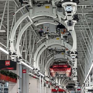 Die neuen Hallen sollen die Produktion aber flexibler machen, um besser auf die gestiegenen Wünsche der Kunden nach individuellen Ausstattungen einzugehen.(Bild:  Ferrari)