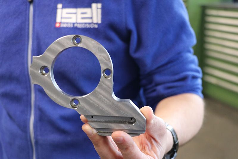 Auf der Makino PS105 mit pL-Drehtisch werden vor allem kubische Bauteile aus Alu und Stahl in einer Größenordnung zwischen 20 und 200 Millimetern bearbeitet. Die Losgrößen liegen zwischen 20 und 150 Stück.  (Bild: pL Lehmann)