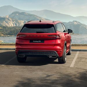 Neben den dynamischen Eigenschaften bekommen RS-Käufer auch eine spezifische Ausstattung.(Bild:  Skoda)