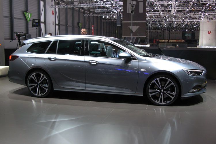 Die Kombiversion Sports Tourer soll in diesem Sommer auf den Markt kommen. (Seyerlein /»kfz-betrieb«)