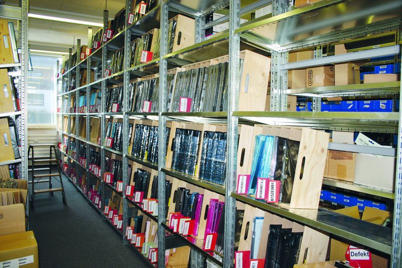 Das Display-Lager ist riesig, um Kundenwünschen möglichst schnell nachkommen zu können. (Archiv: Vogel Business Media)