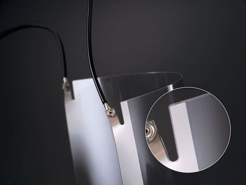 Bild 1:  Transparente Flächenheizer auf Basis von Metal Mesh verhindern z. B. den Beschlag oder die Vereisung von Kamerafenstern, Lidar- oder Radarsensoren. (Bild: Bopla Gehäuse Systeme )