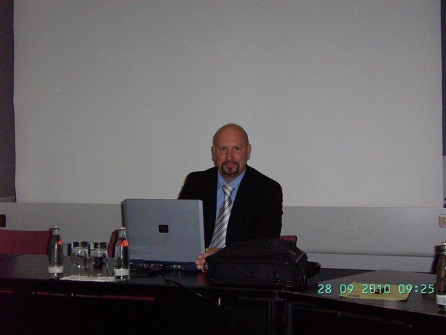 Rolf Bauer, 1. Vorsitzender leitet die Versammlung. (Archiv: Vogel Business Media)