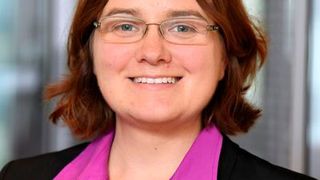 Deutscher Studienpreis 2016: Elisabeth Wilhelm hat in ihrer Dissertation ein Braille-Display entwickelt, mit dem sich Bilder und Grafiken fühlen lassen. (Bild: KIT Karlsruhe)