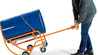 Ergonomisches Fasshandling ermöglicht Denios. (Denios)