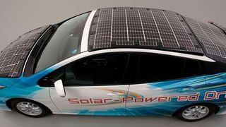 Toyota rüstet den Prius PHEV mit leistungsstarken Solarpanels aus. (Toyota)