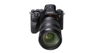 Die Alpha 9 II punktet gegenüber dem Vorgängermodell mit verbesserter Geschwindigkeit und mehr Funktionen. (Sony)