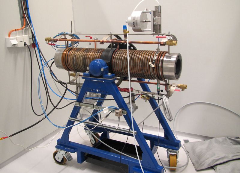 Einzigartig an den Siemens-Druckbehältern ist, dass sie mit Öl befüllt, erhitzt oder gekühlt werden können, während Komponenten bei eingeschalteter Stromversorgung getestet werden. (Bild: Siemens)