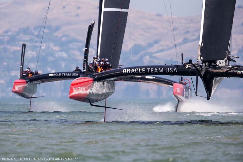 Volle Kraft voraus: zwei AC72, die bis zu 45 Knoten schnell werden  ( ACEA)