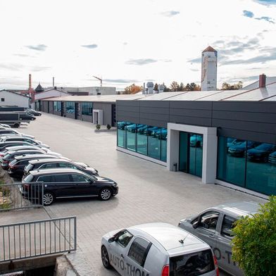Der Familienbetrieb aus Burgau wird Teil der Werkstattgruppe.
 (Bild: Aribos )