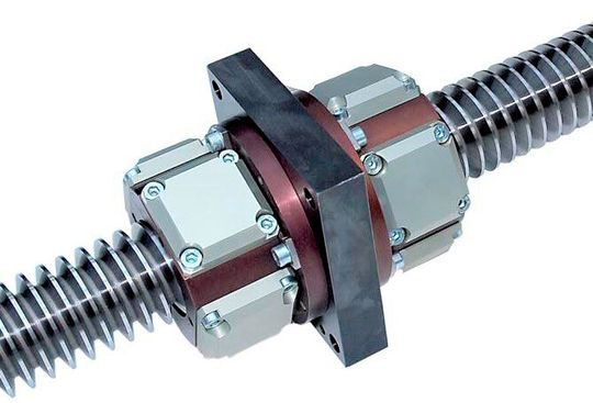 Hydrostatische Gewindetriebe und Lager etwa gehören zur Fertigungsexpertise von Hyprostatik Schönfeld aus Göppingen. Damit die hochpräzisen Produkte noch flotter weiterentwickelt werden können, hat sich das Unternehmen jetzt der Schunk Group offiziell angeschlossen.(Bild:  Hyprostatik Schönfeld)